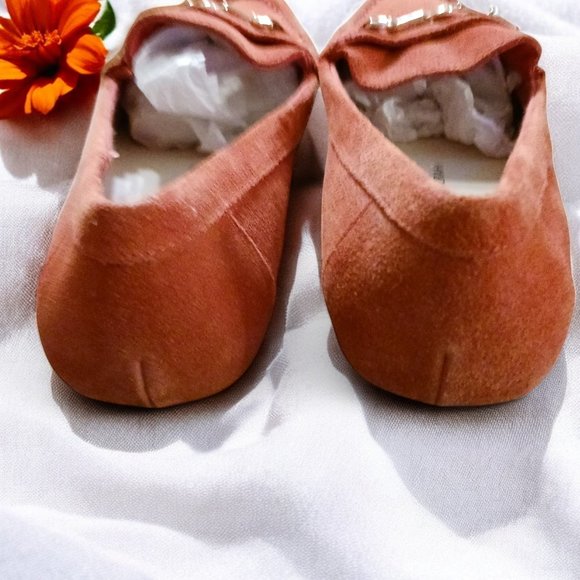 Isaac Mizrahi Burnt Orange Suede Loafers  Size 8.5 M  Silver Buckle Detail  NWOT - Picture 4 of 10